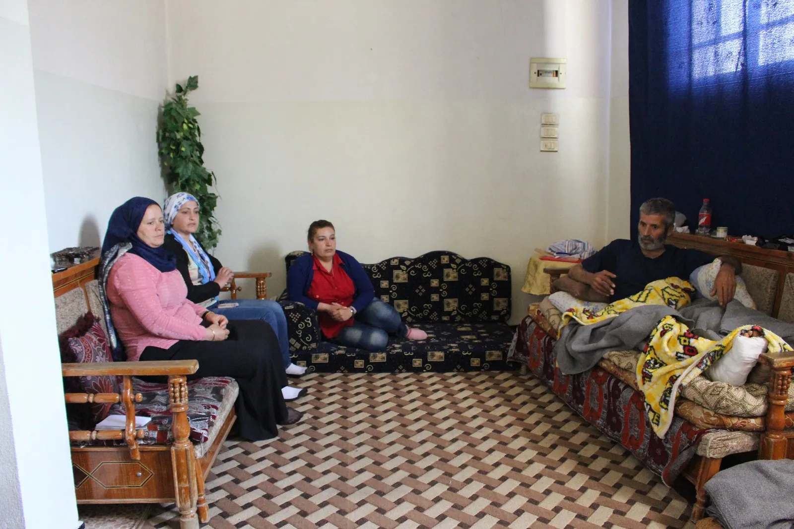 Komînên Şêxmeqsûd alîkariya birîndarên Berxwedana Serdemê dike
