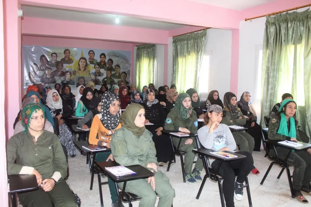 Akademiya Meclîsa Jinên Sûriyê dewreya 3`yemîn bi dawî kir