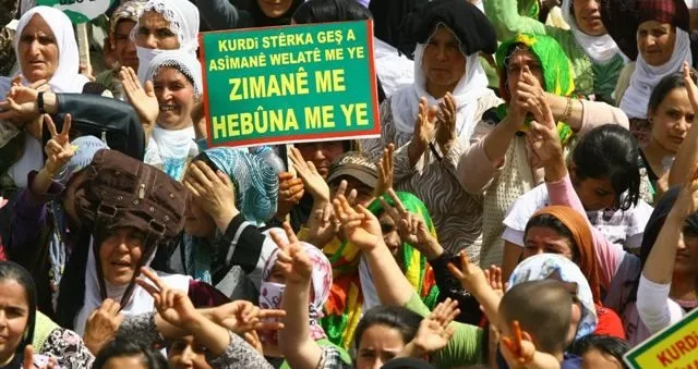 KNK: Li hemû qadên jiyanê zimanê xwe bikar bînin
