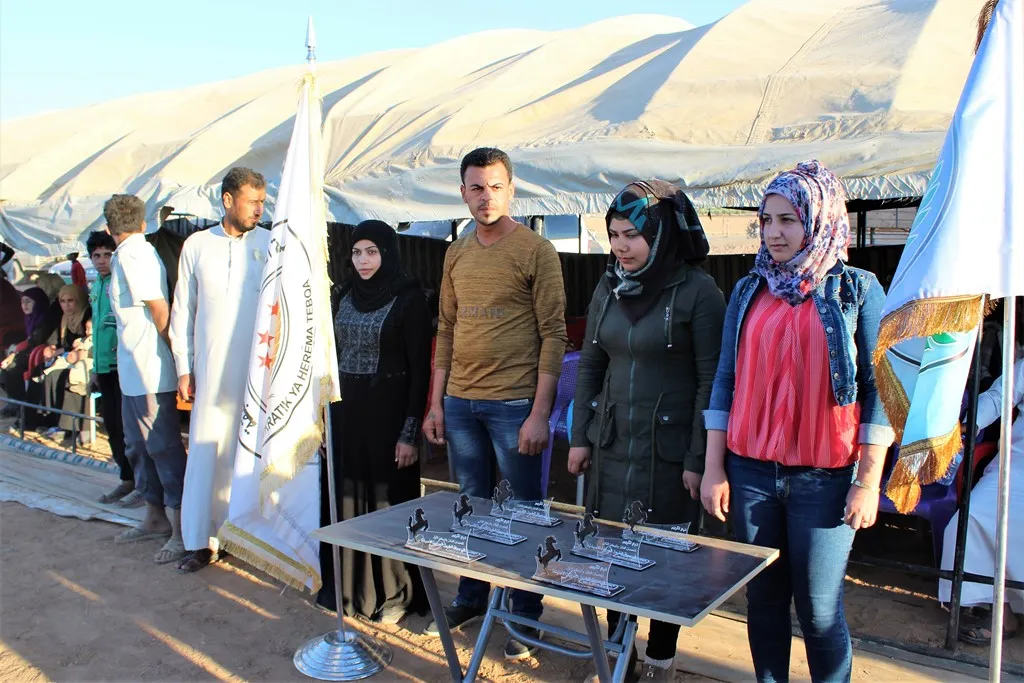 Yekem pêşbirka  Hespên Esîl li Tebqayê hate lidarxistin