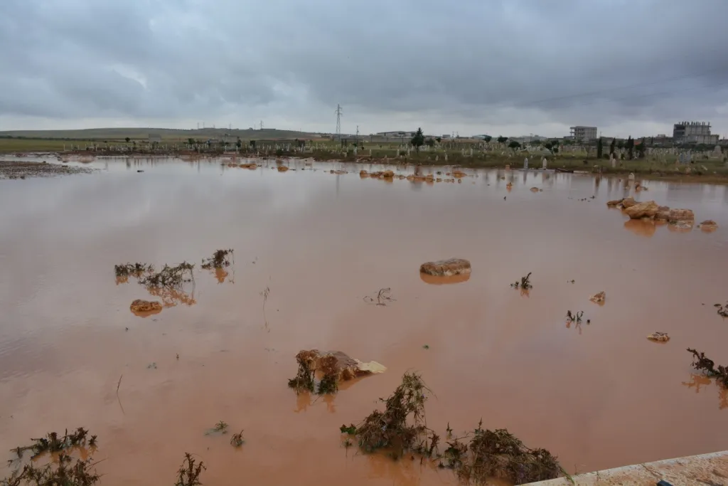 Ji ber lehiyê ziyan di goristana şehîd Dicle de çêbû