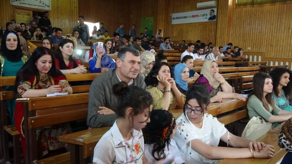 Xwendekarên Zaningeha Rojava Roja Zimanê Kurdî pîroz Kirin
