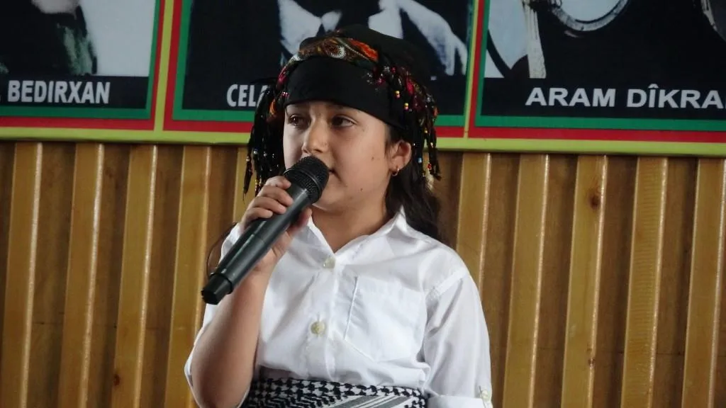 Xwendekarên Zaningeha Rojava Roja Zimanê Kurdî pîroz Kirin