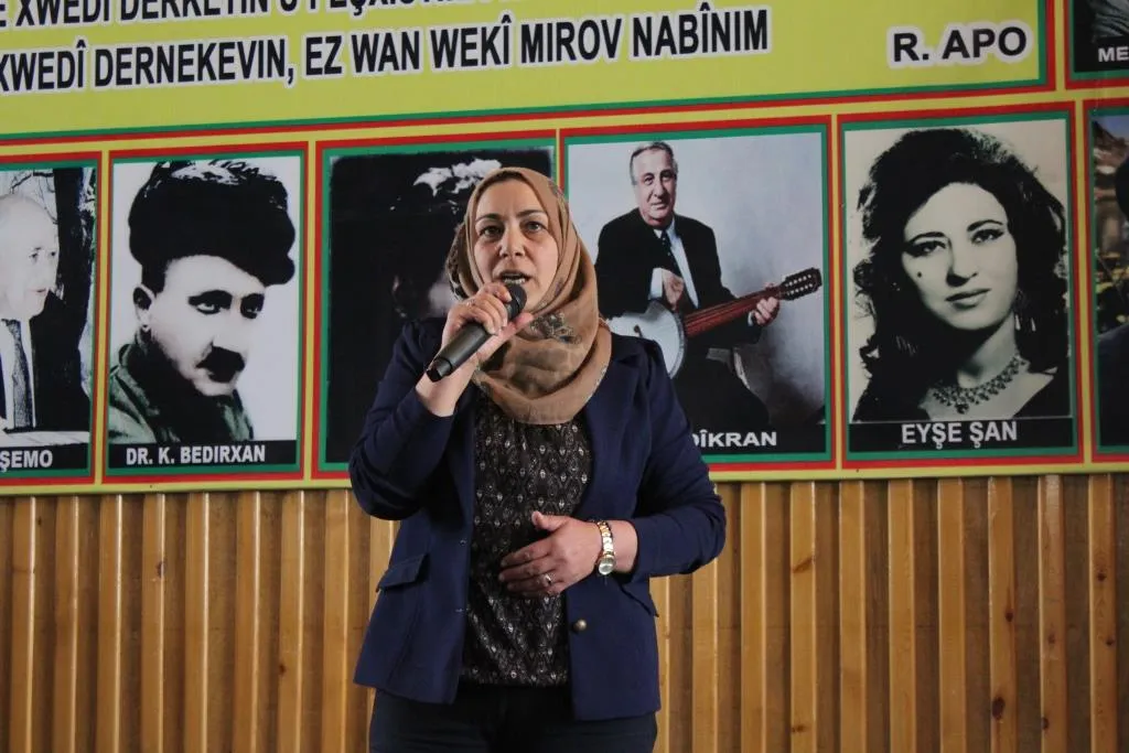 Xwendekarên Zaningeha Rojava Roja Zimanê Kurdî pîroz Kirin