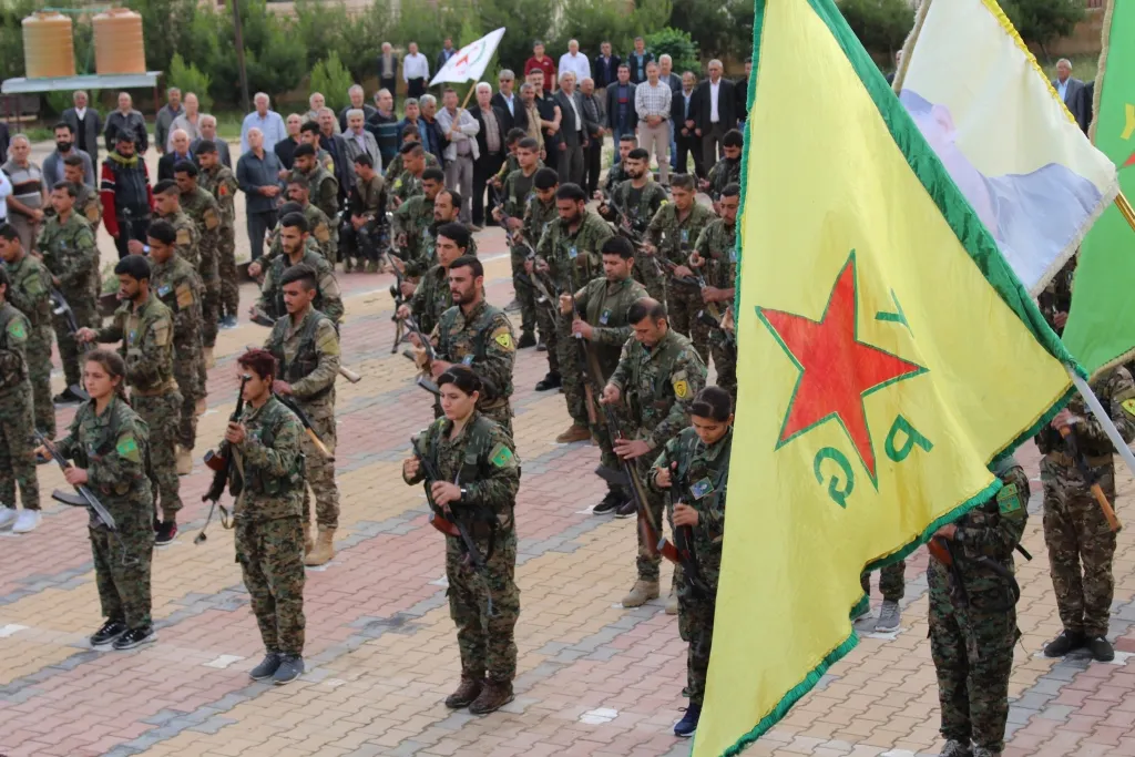 Gelê Qamişlo cenazeyê şehîd Roza Efrîn oxir kirin