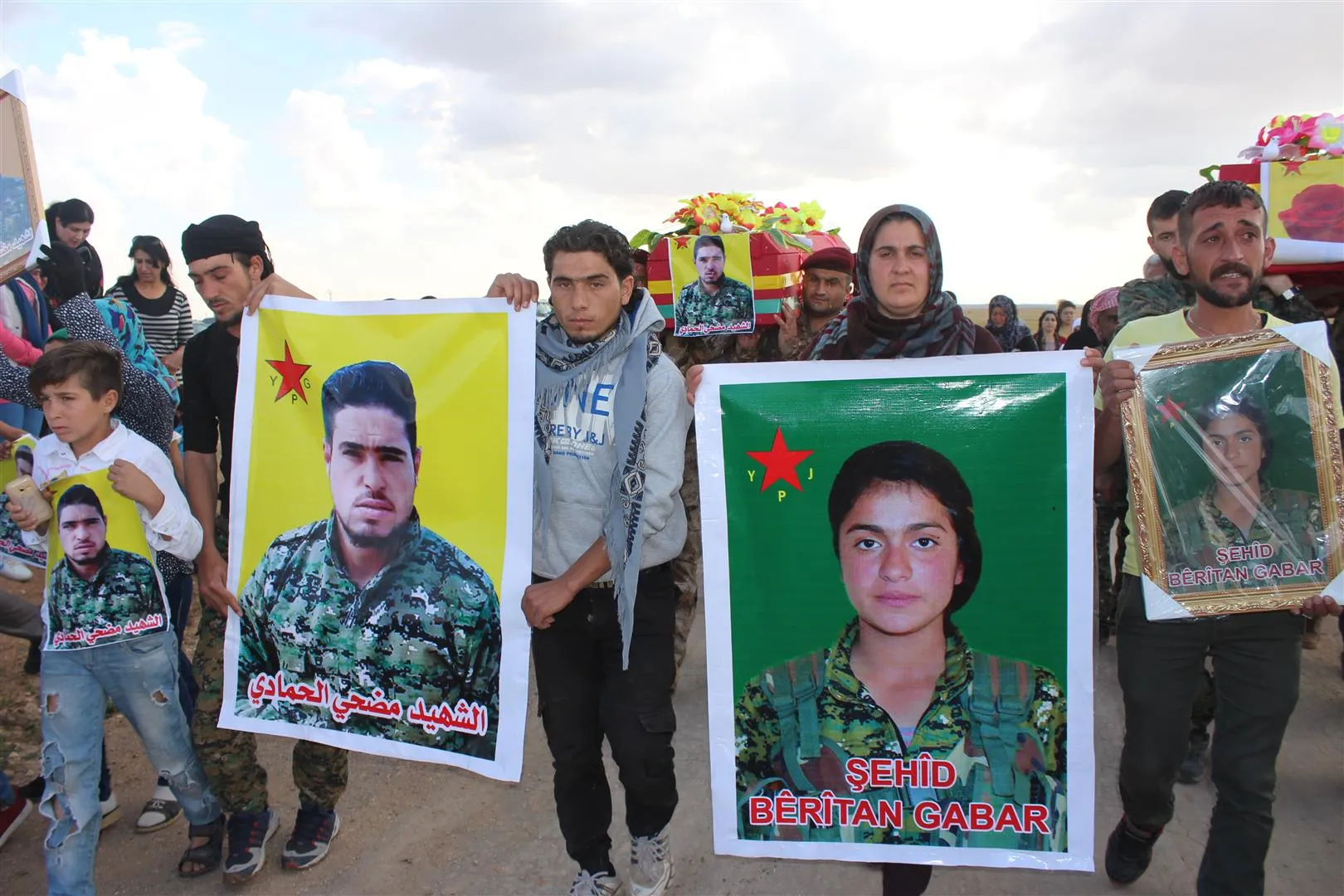 Gelê Hesekê cenazeyê şehîd Berî spartin axê