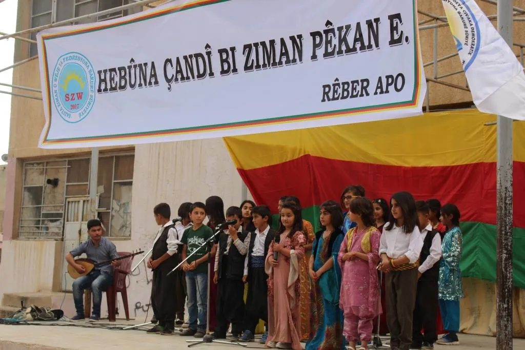 Roja zimanê Kurdî bi dîmenên rengîn hat pîrozkirin