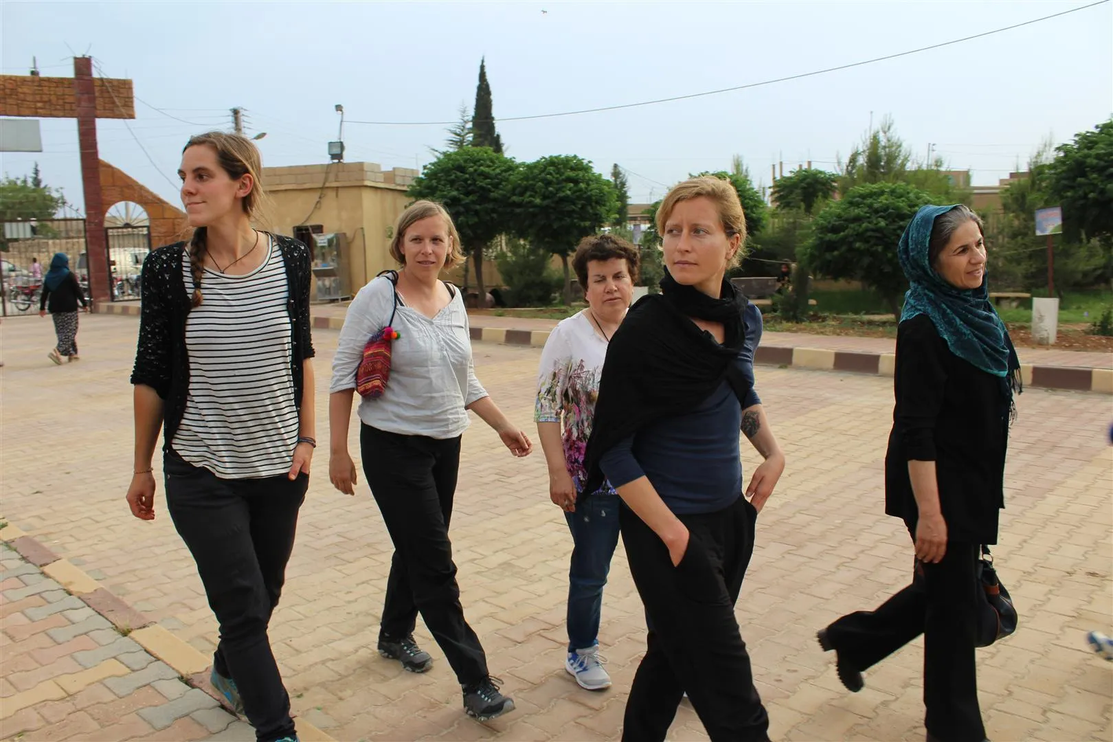 Şandeya jinên Almanî gihîşt Rojava