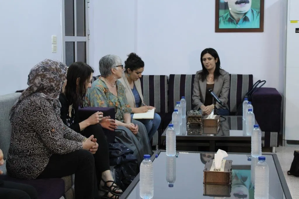 Şandeya Ewrûpî ji bo piştgiriya berxwedana Efrînê hat Rojava 