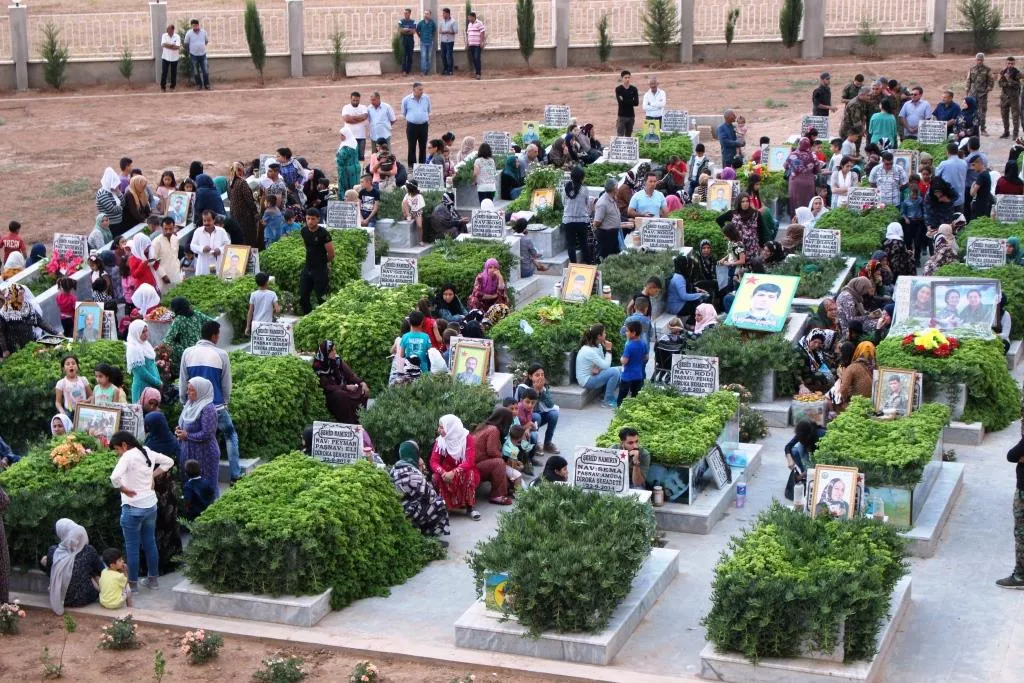 Şêniyên kantona Qamişlo serdana goristanên şehîdan kirin