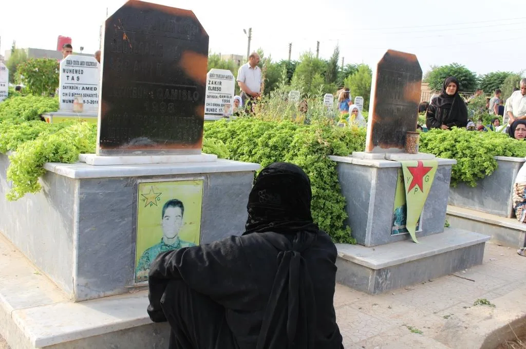 Şêniyên kantona Qamişlo serdana goristanên şehîdan kirin