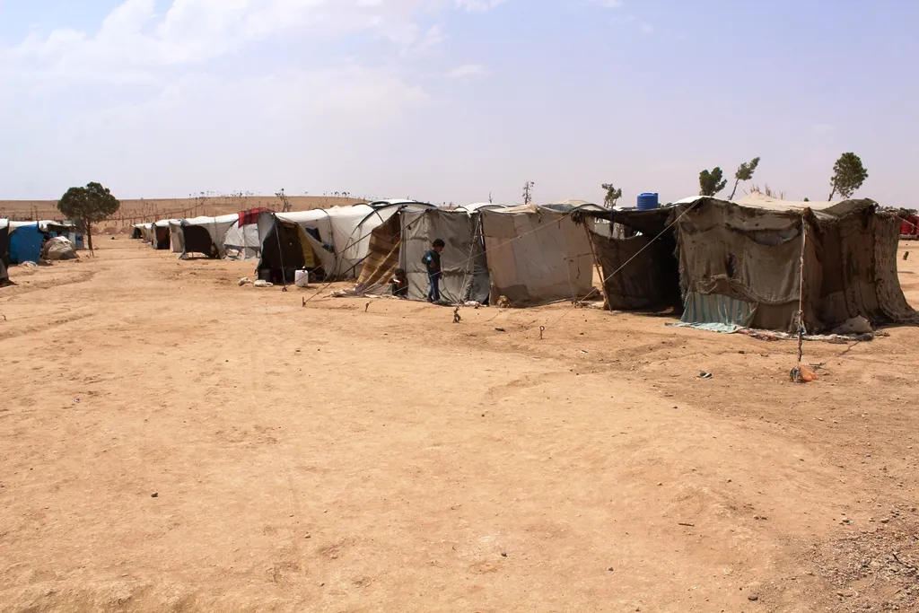 Zehmetî zêde dibin û alîkarî kêm e