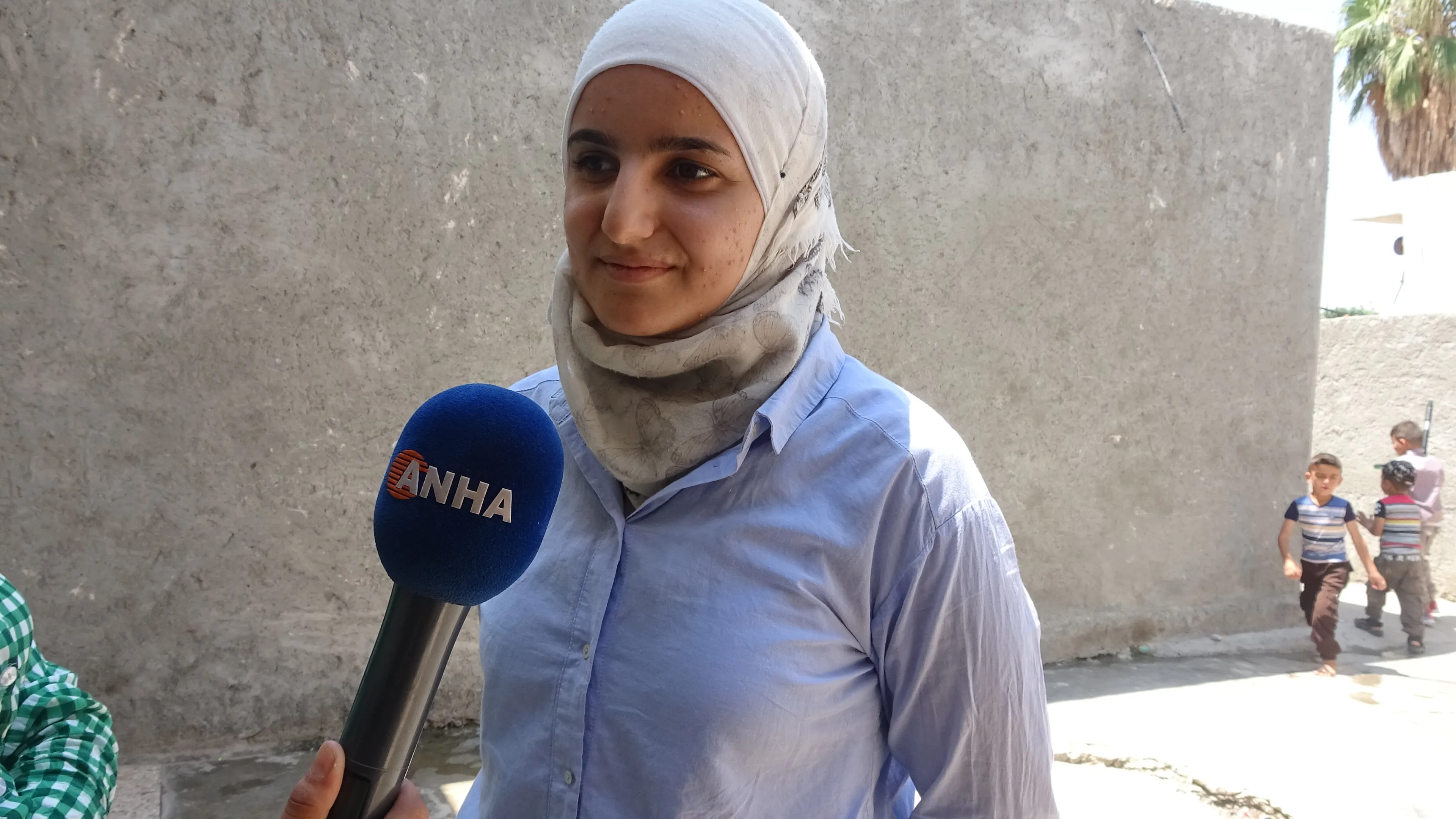 Saziyên sivîl û leşkerî yên Reqayê serdana malbatên şehîdan dikin