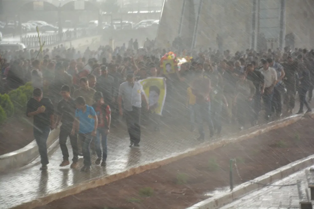Şêniyên Kobanê cenazeyê şehîd Masîro spart axê