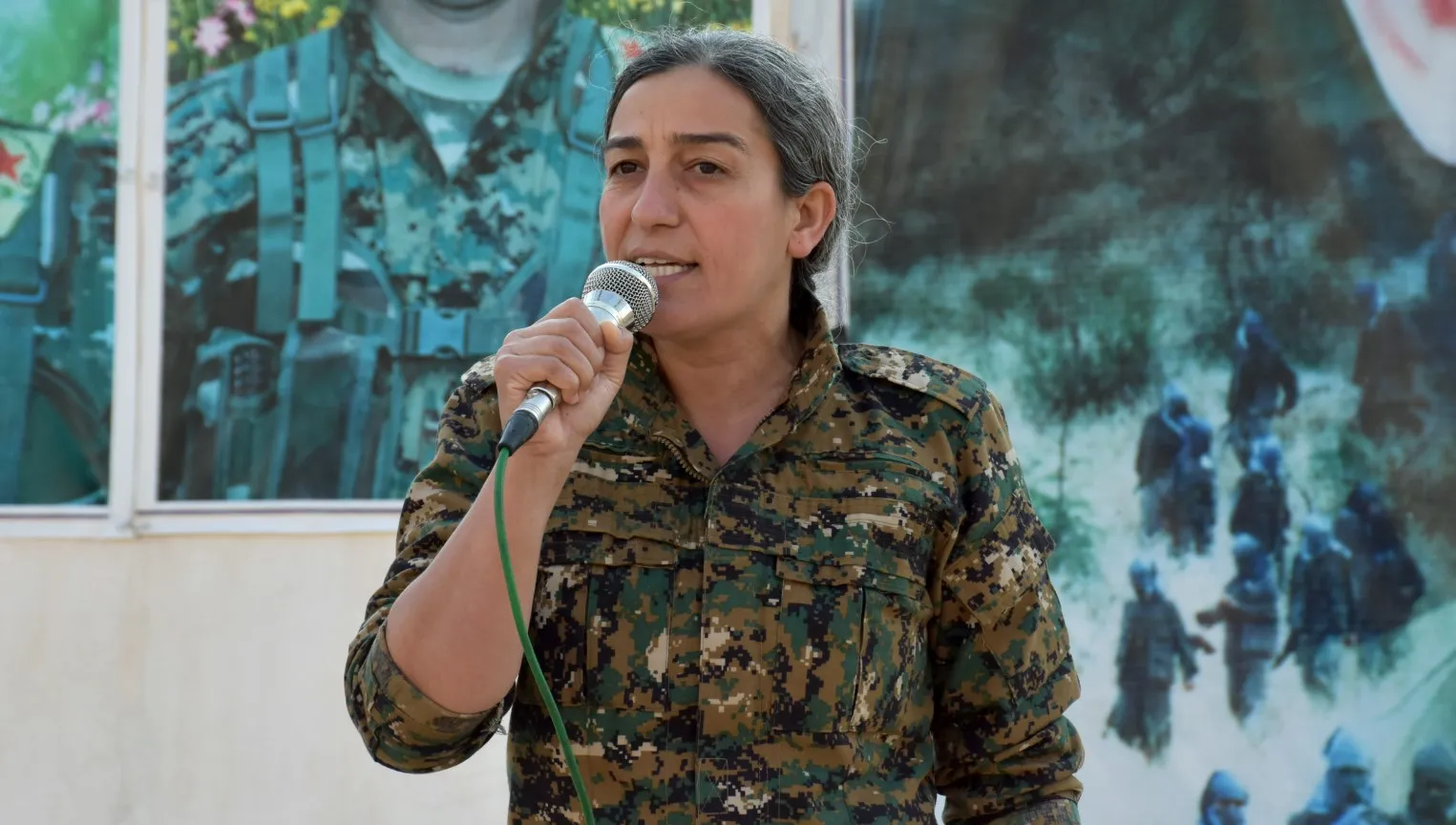 Şêniyên Helebê serdana gorên şehîdan kir