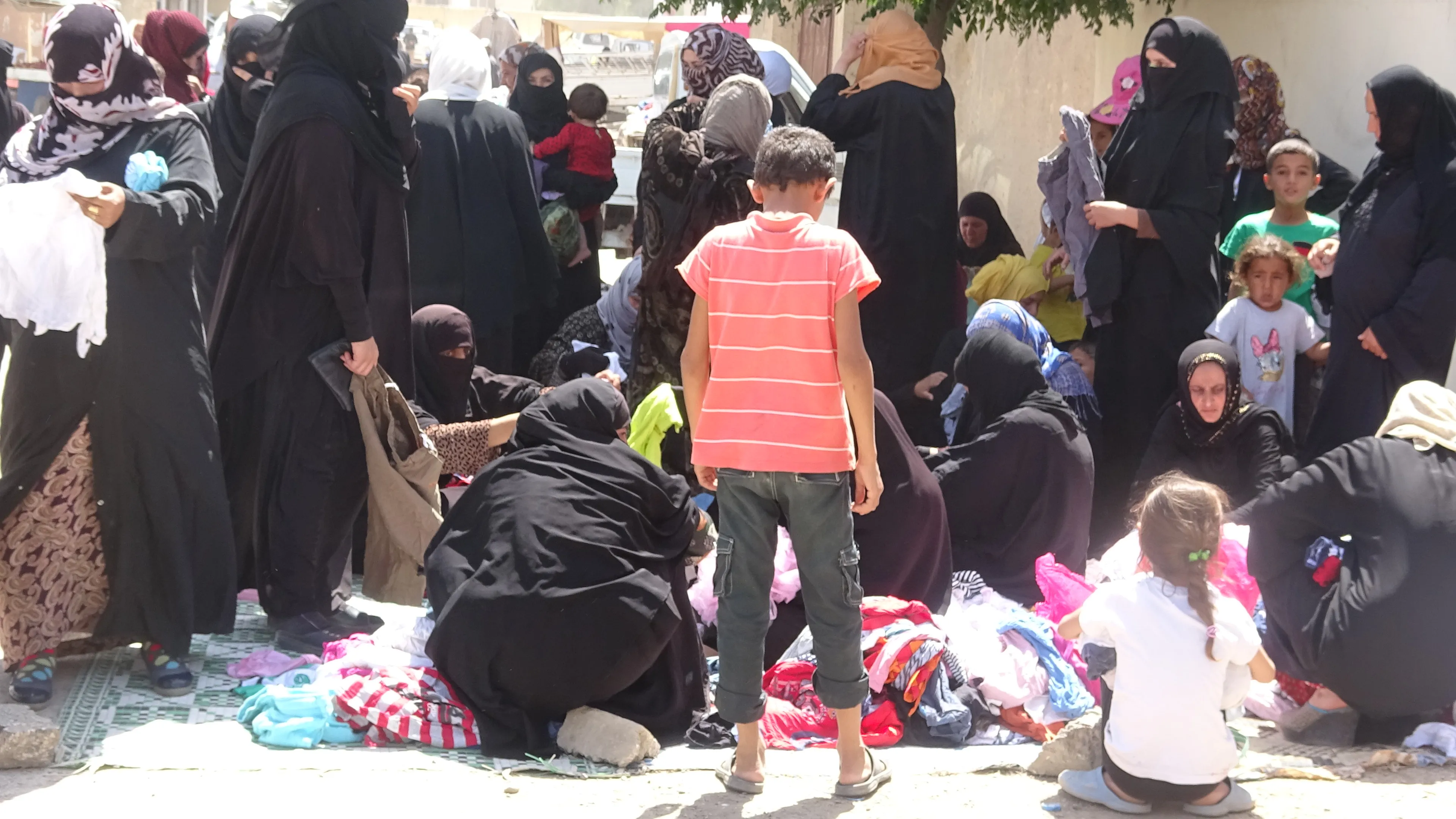 Şêniyên Reqayê bi awayekî zêde cilên
