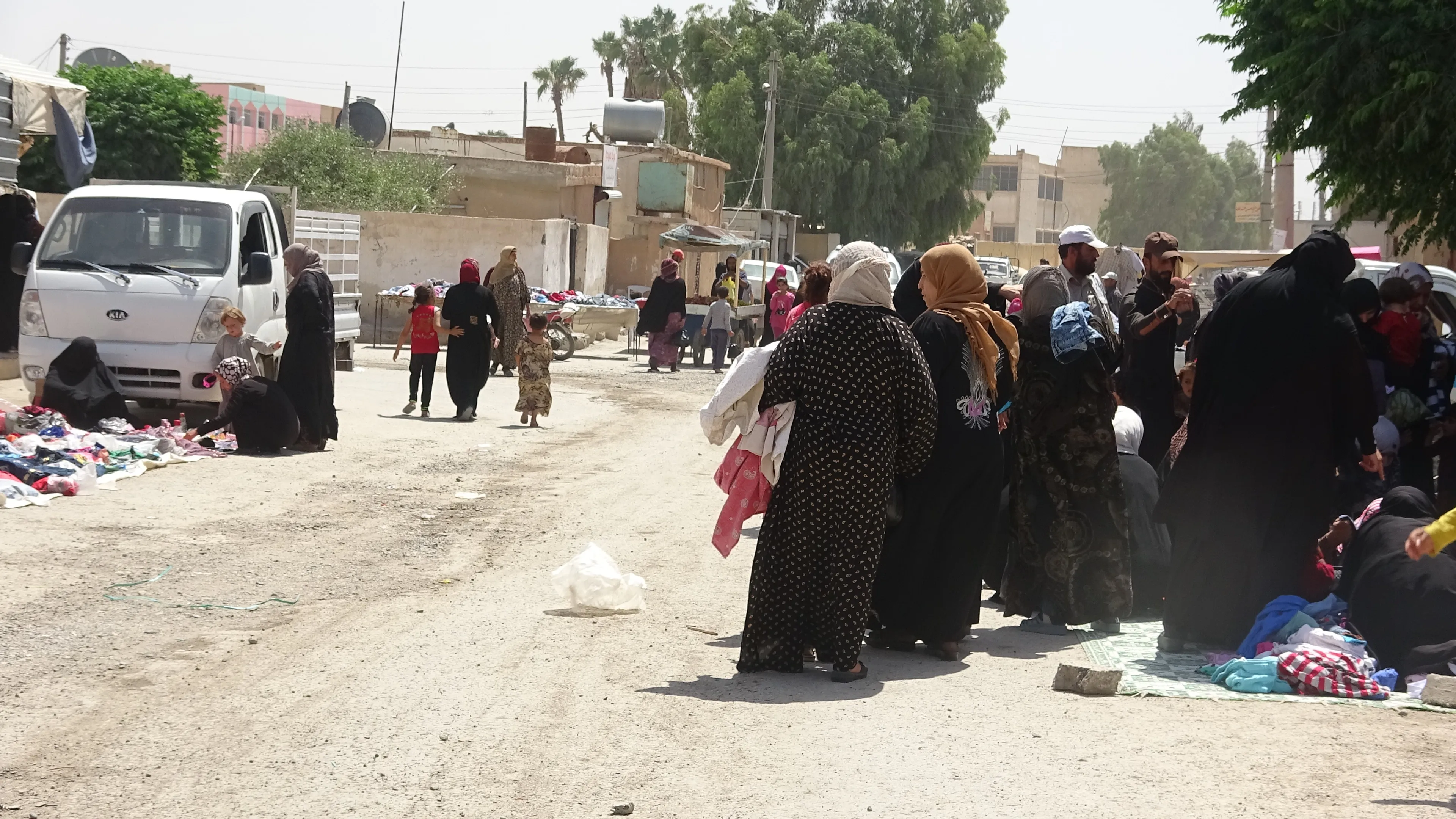 Şêniyên Reqayê bi awayekî zêde cilên