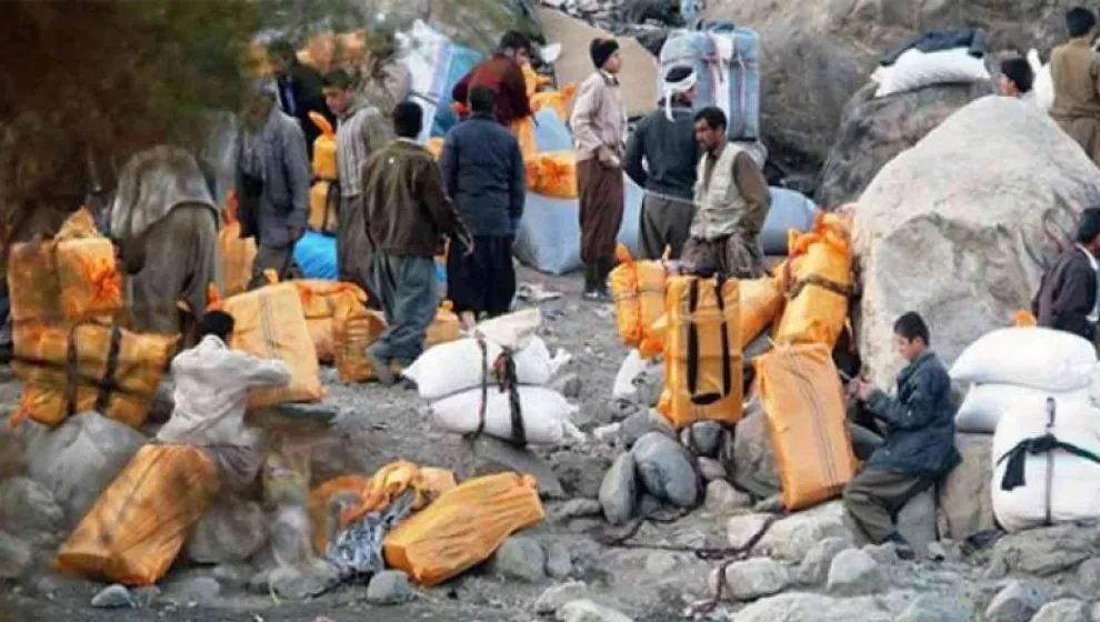 Polîsên Îranê kasibkarekî Kurd kuşt, 3 jî birîndar kirin