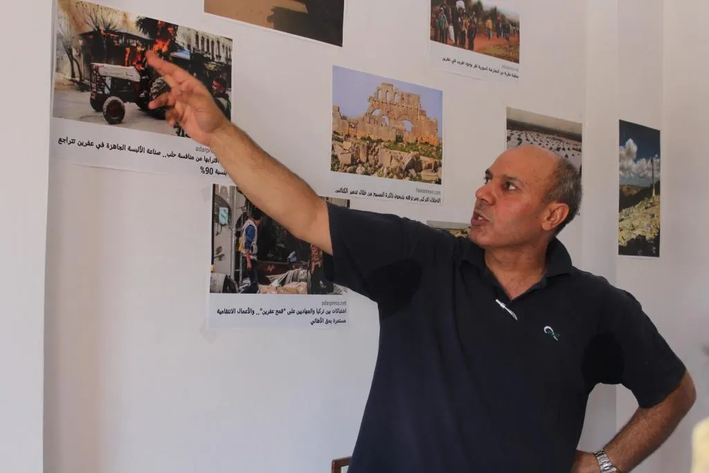 Saziya Zemîna Hevbeş ji bo Efrînê pêşangehek vekir