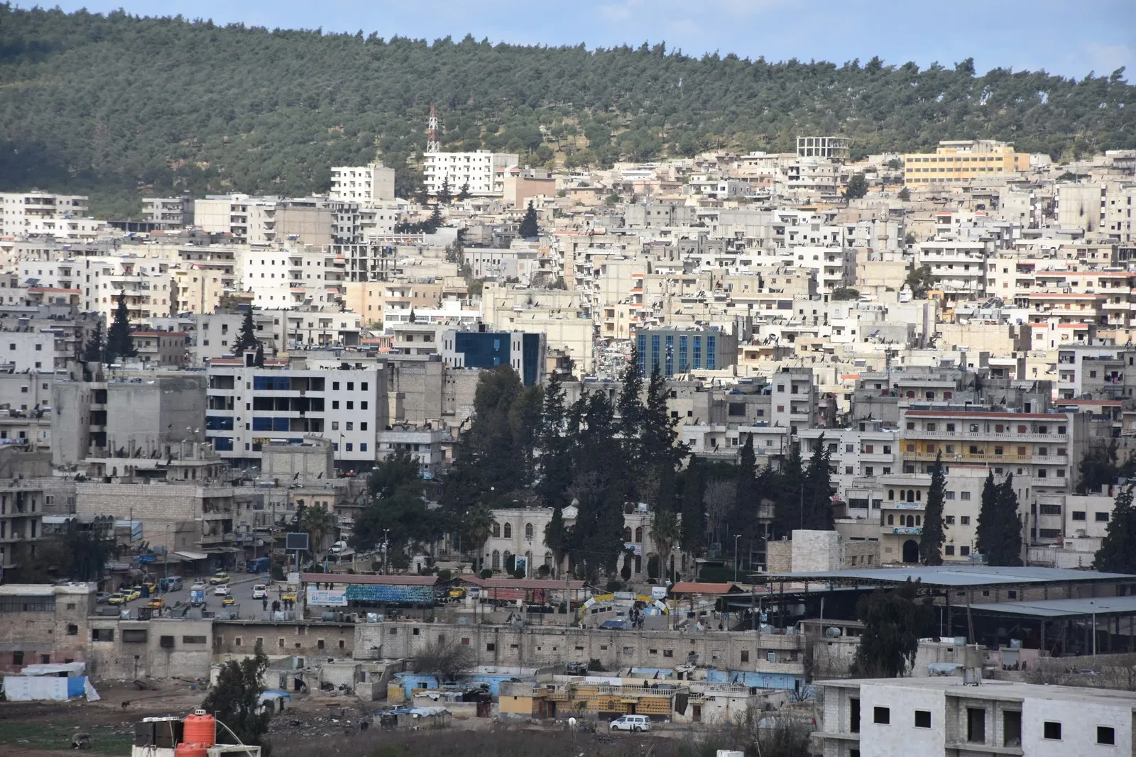 Çete li Efrînê kabloyên ceryanê didizin