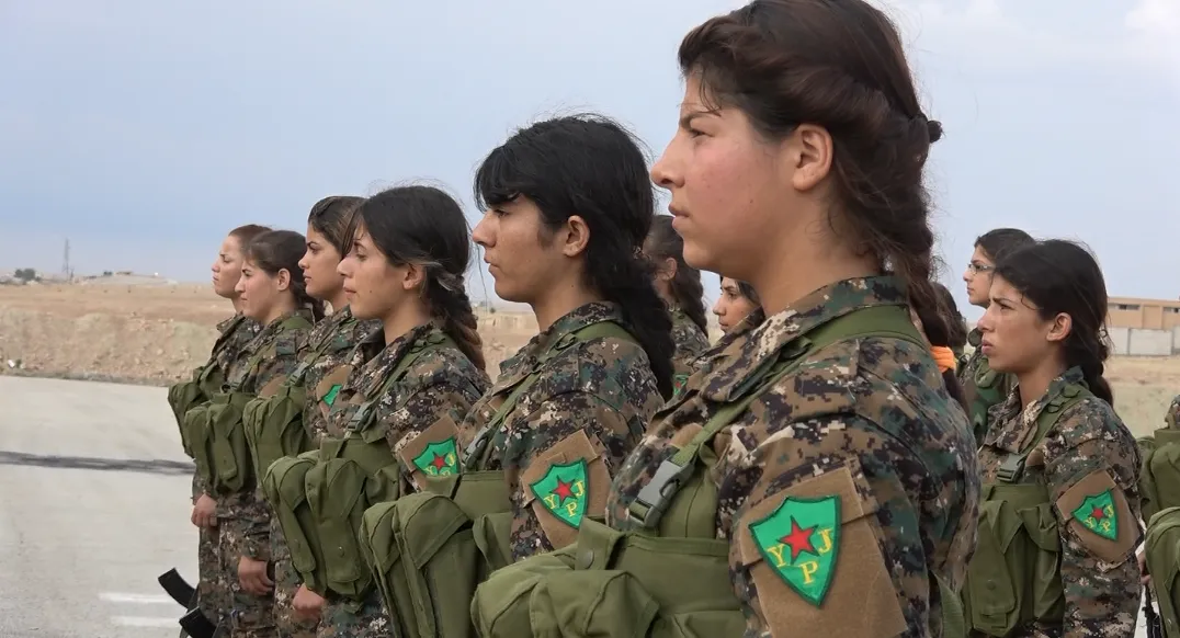 30 jinên ciwan tev li YPJ`ê bûn
