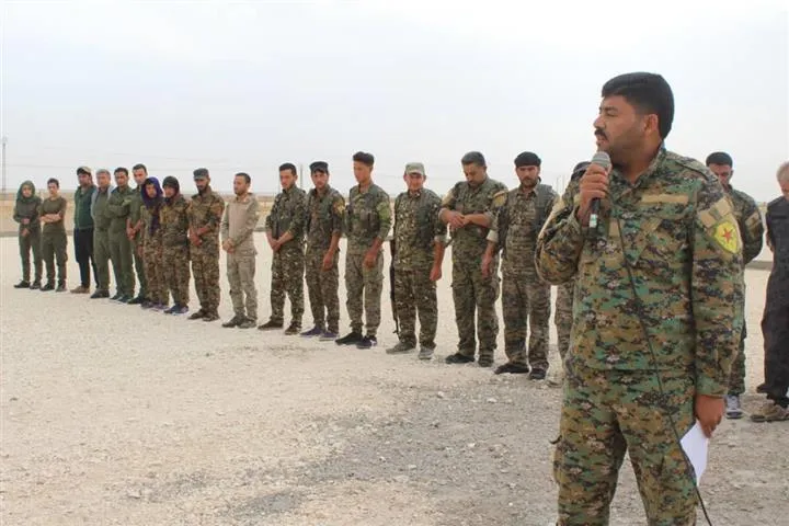 Şêniyên Şedadê cenazeyê şervanê YPG'ê Akif spart axê