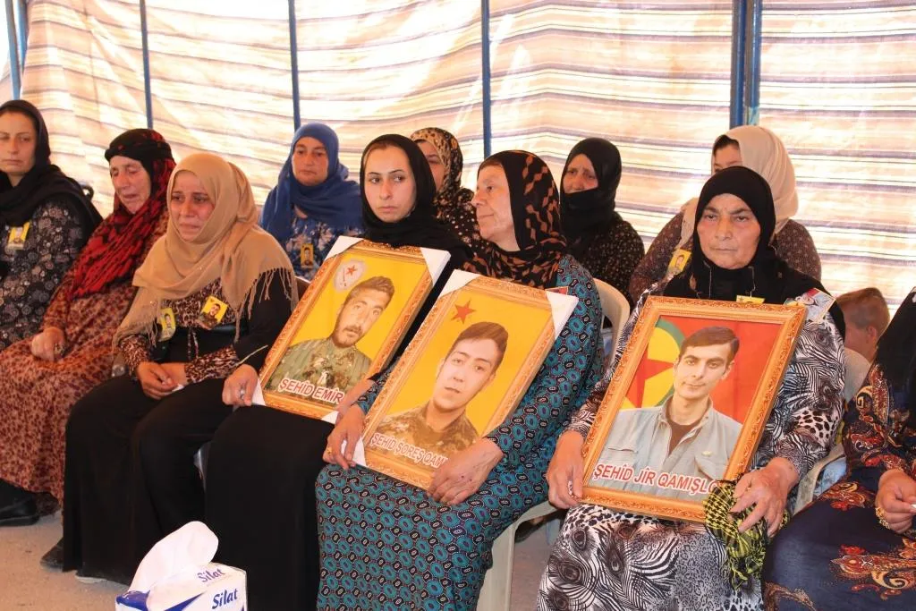 Li Qamişlo ji bo 3 şehîdan merasîma sersaxiyê
