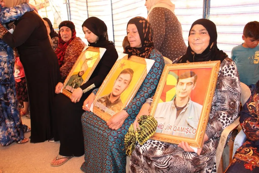 Li Qamişlo ji bo 3 şehîdan merasîma sersaxiyê