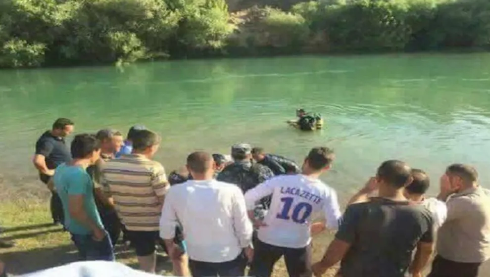 2 welatî di avê de xeniqîn