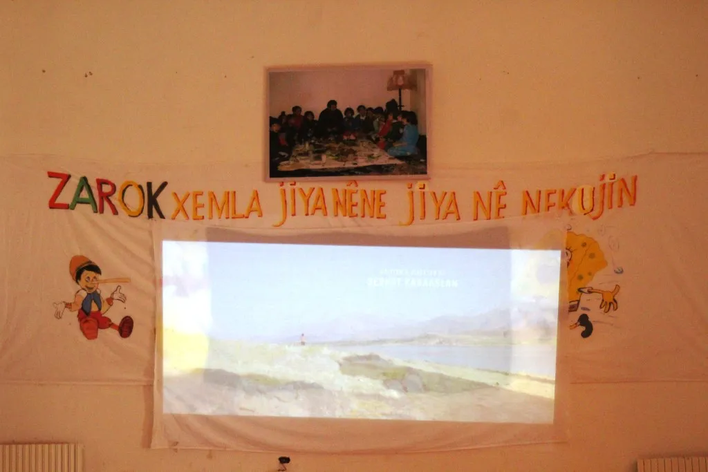 Şahiyên Tevgera Kevana Zêrîn zarokan şad dikin