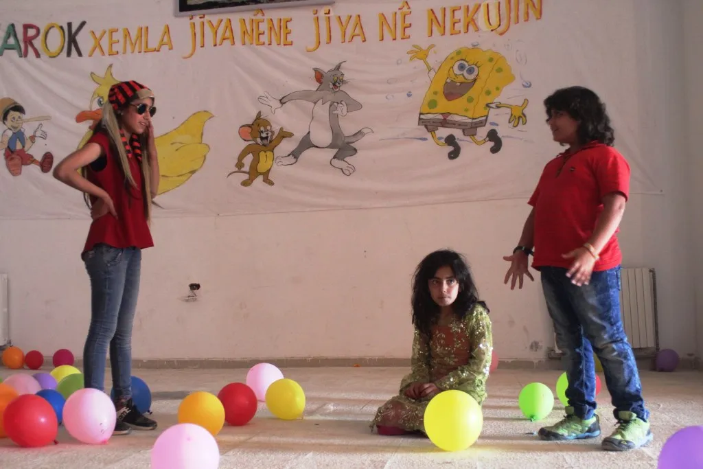 Şahiyên Tevgera Kevana Zêrîn zarokan şad dikin