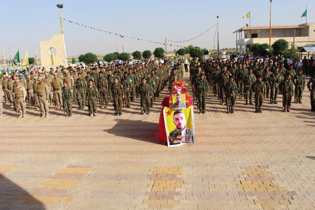 Xaka Hesekê şehîd Elîşêr hembêz kir