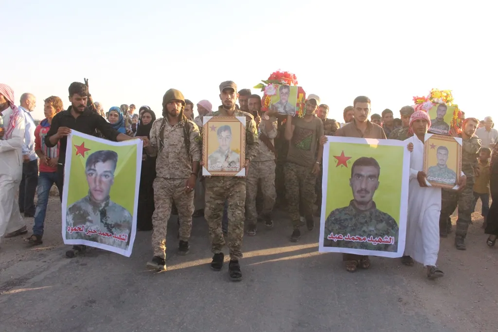 Xaka Hesekê du têkoşer hembêz kirin