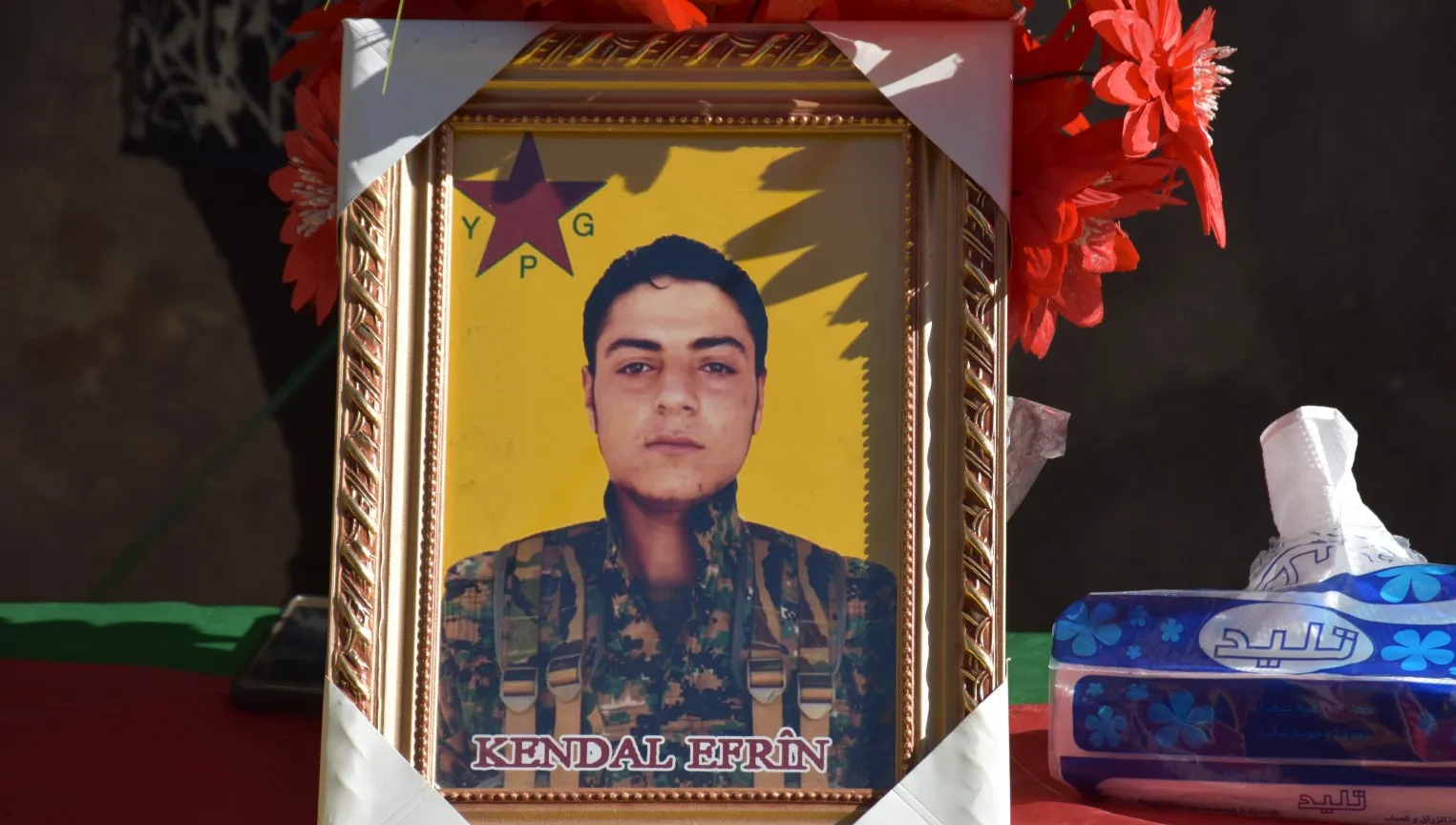 Sedan kesî ji malbata şehîd Kendal re sersaxî xwestin