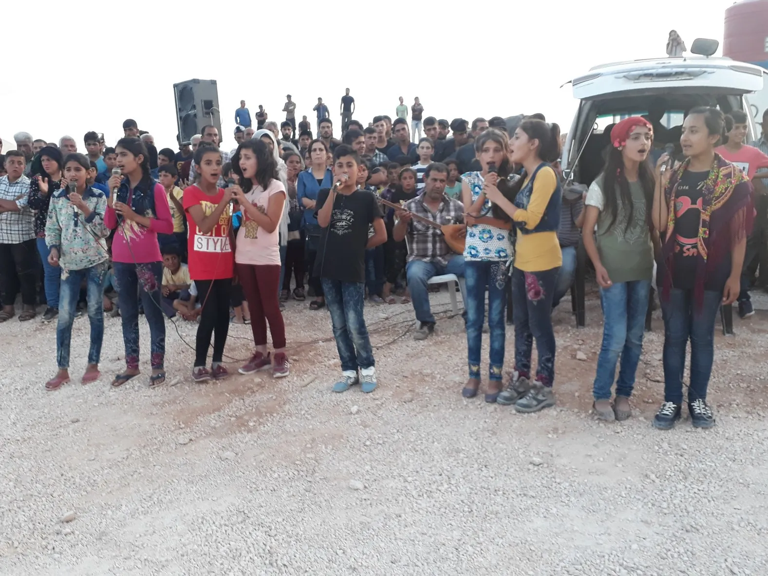 Dilê zarokên Efrînê xweş kirin