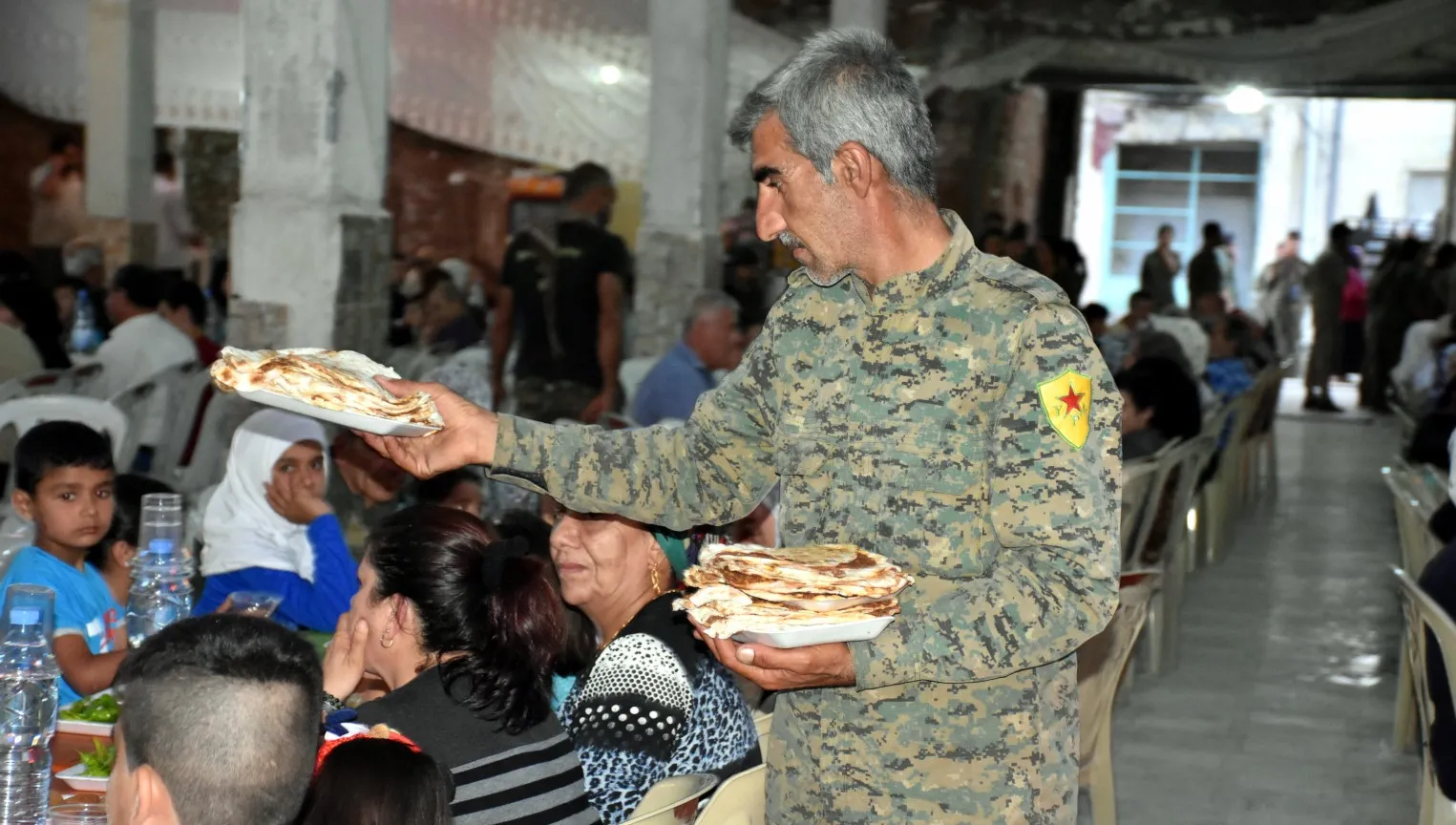 Malbatên şehîdan bi hevre fitara dawî kirin