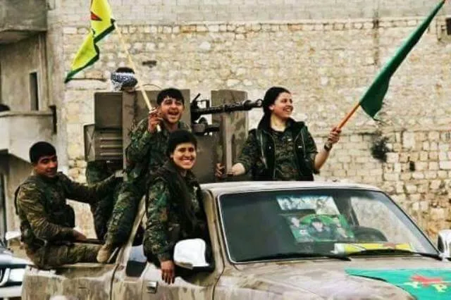 Di destan de çek û dahol, li eniyên pêş şervanek; Egîd Gîvara