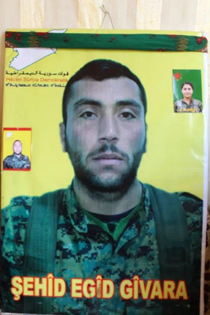 Di destan de çek û dahol, li eniyên pêş şervanek; Egîd Gîvara