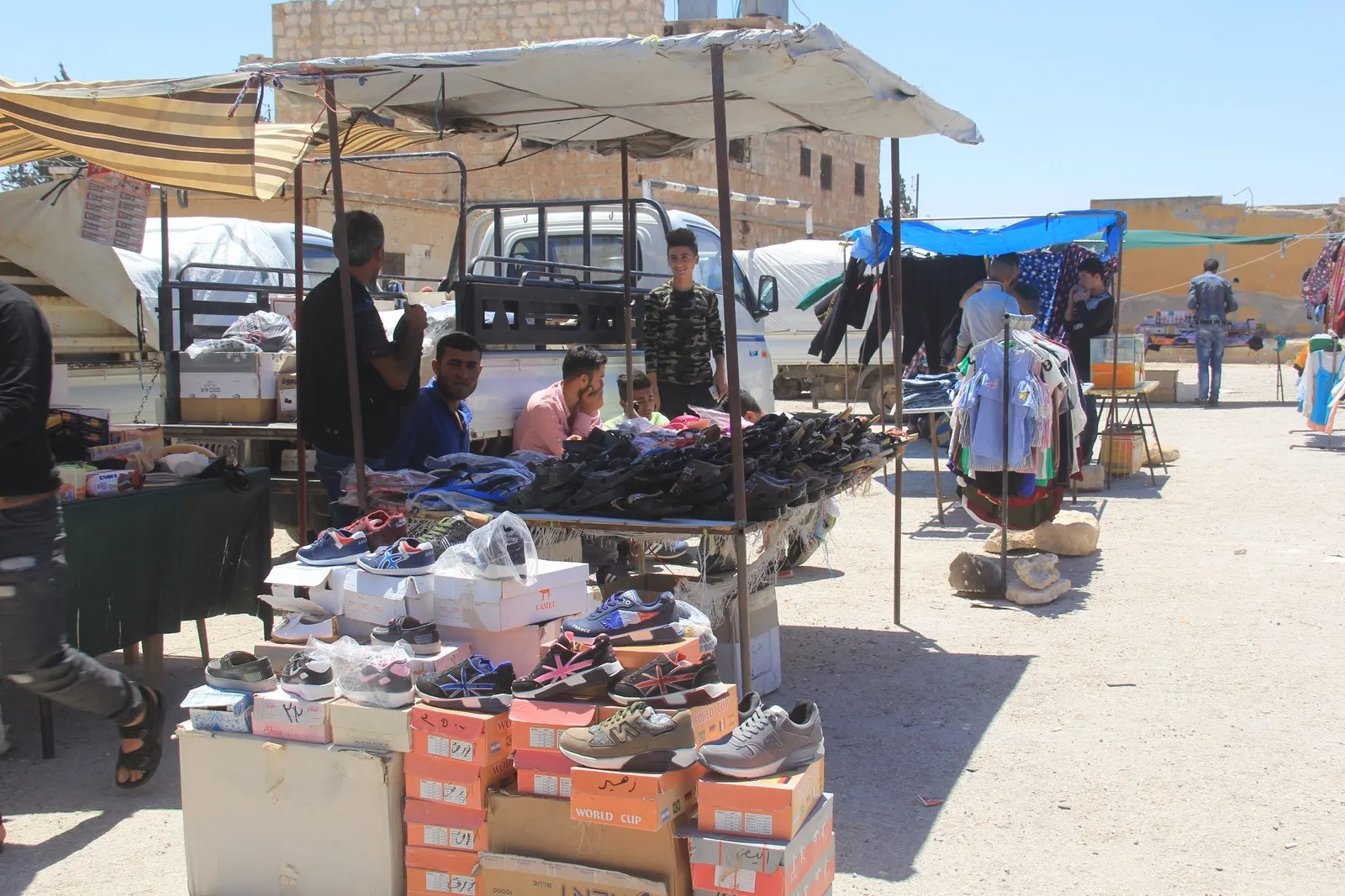 Şêniyên Efrînê li gundê Til Qerah bazarek vekirin