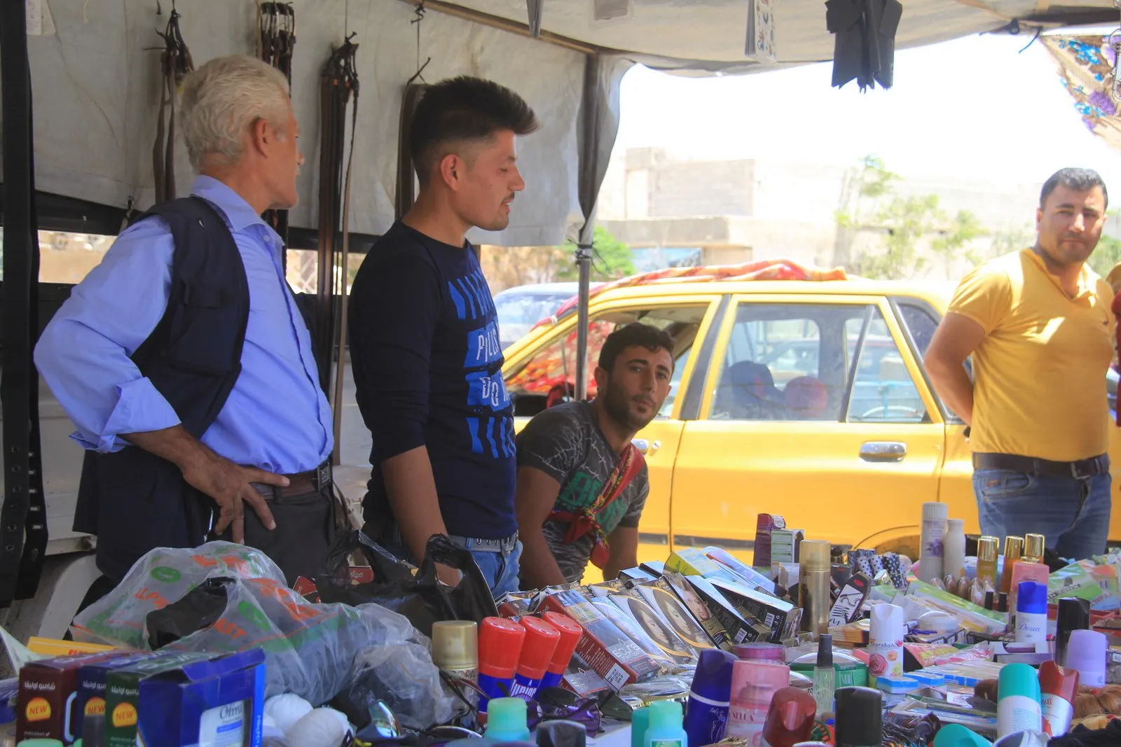 Şêniyên Efrînê li gundê Til Qerah bazarek vekirin