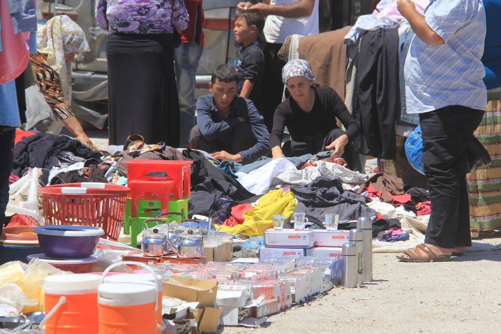 Şêniyên Efrînê li gundê Til Qerah bazarek vekirin