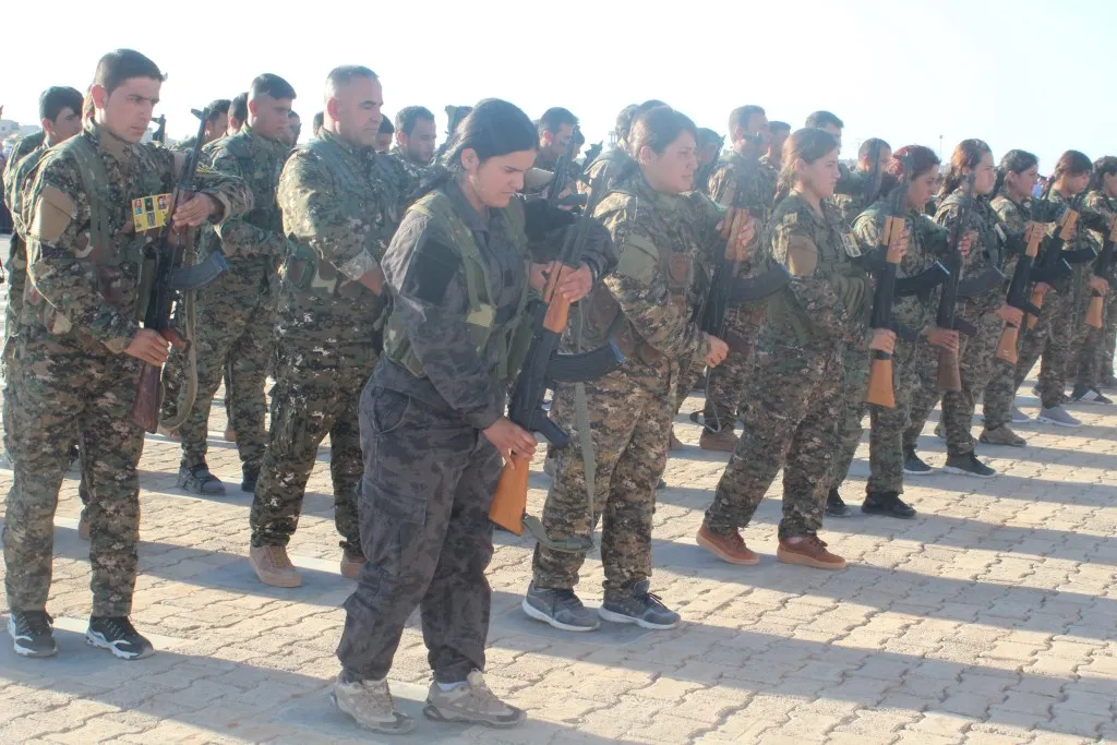 Kobaniyan cenazeyên sê şehîdan spartin axê