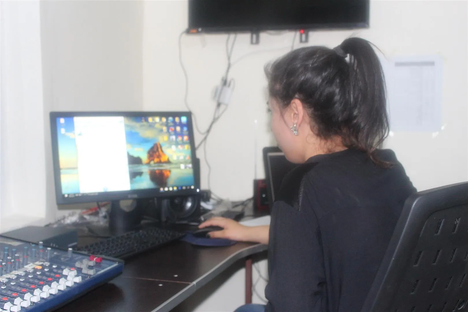 Radyoya Sewt El-Heyat dest bi weşanê dike