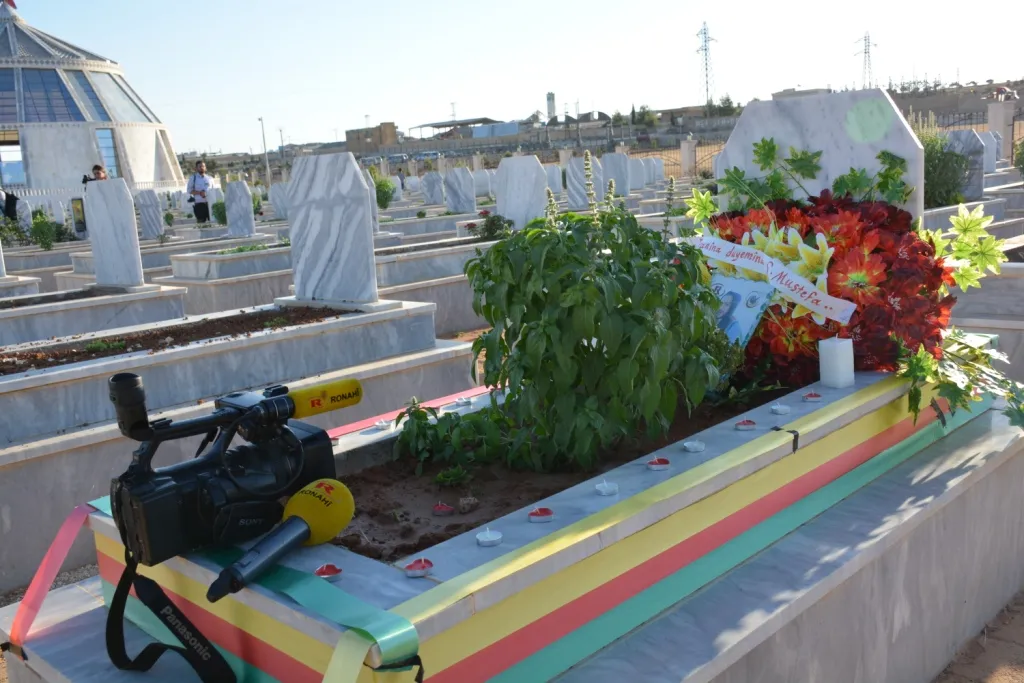 Yekitiya Ragihandina Azad rojnamevan Mistefa bi bîr anî