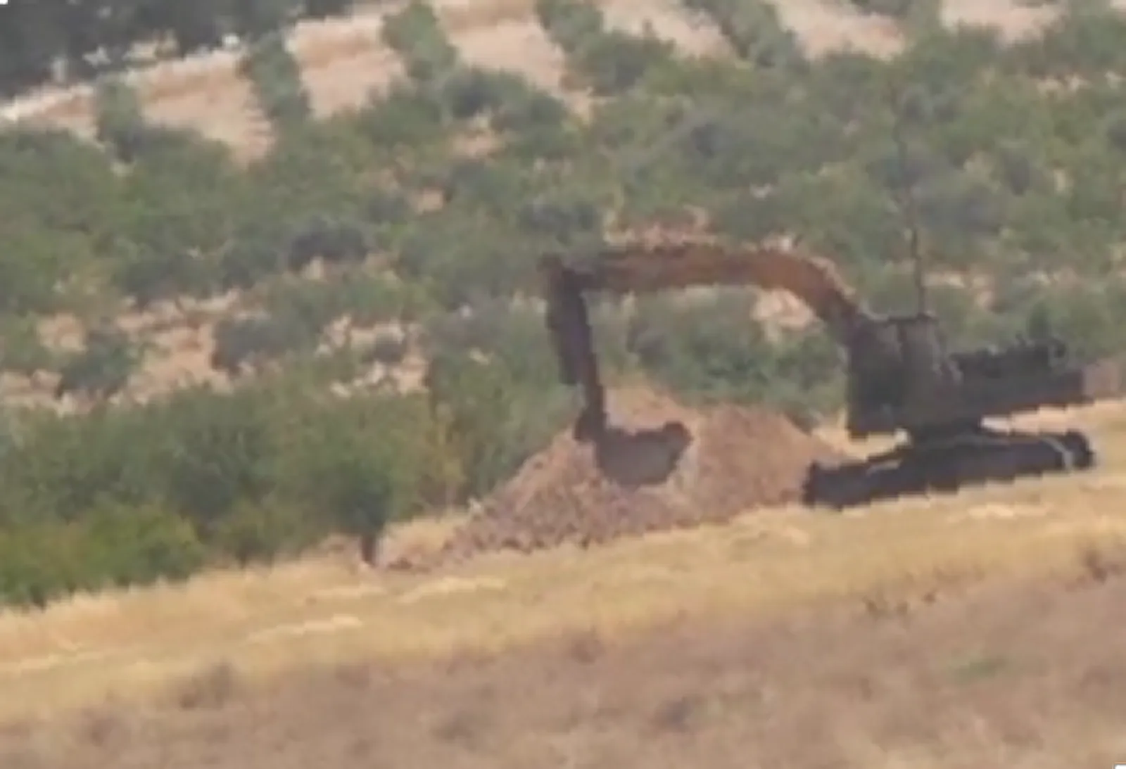 Dagirkeriya Tirk şûnwarên Efrînê didize