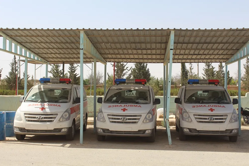 Nexweşxaneya niştîmanî ya Tebqayê 5 ambulans wergirtin