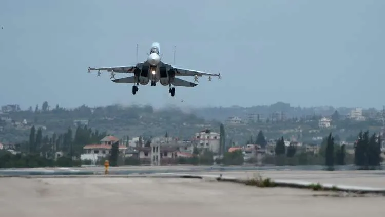Rûsyayê li nêzî baregeha Himêmîm balafirên bêmirov xistin