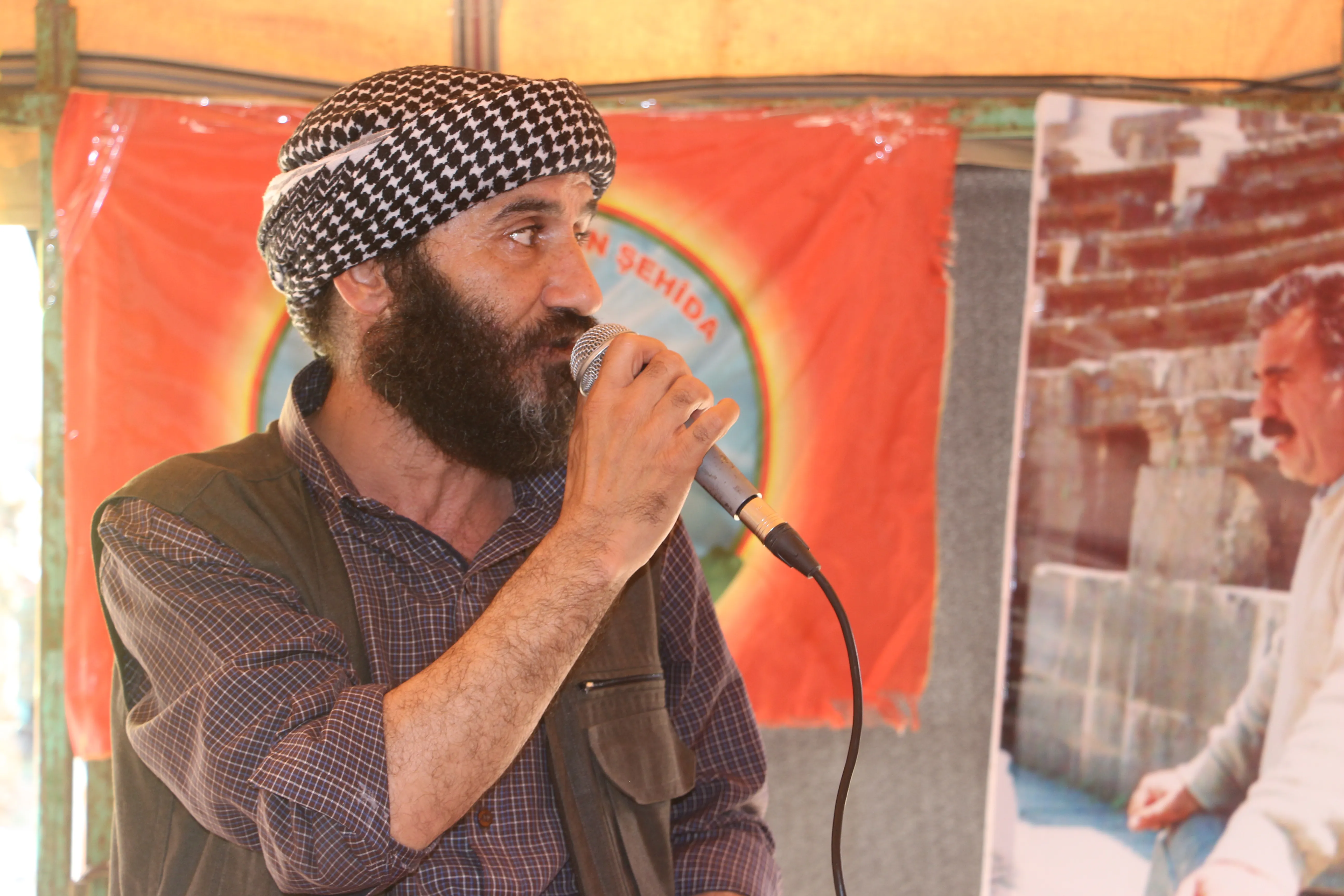 'Şoreşa Rojava parastina mîrasên kevn ên şoreşê kiriye'