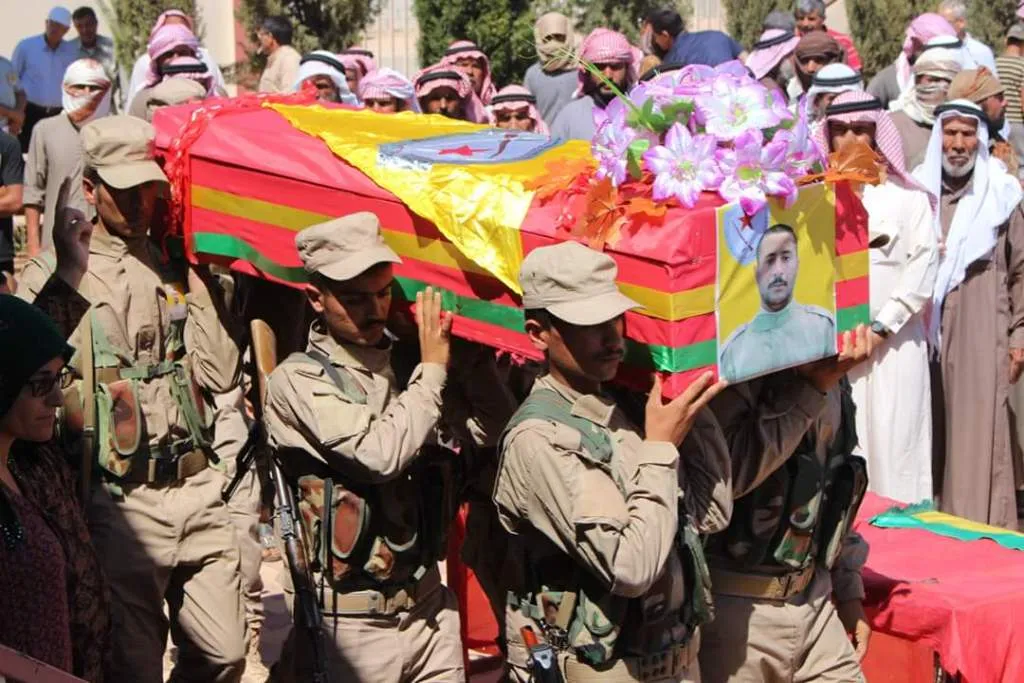 Şêniyên Dirbêsiyê şehîdekî xwe oxir kirin