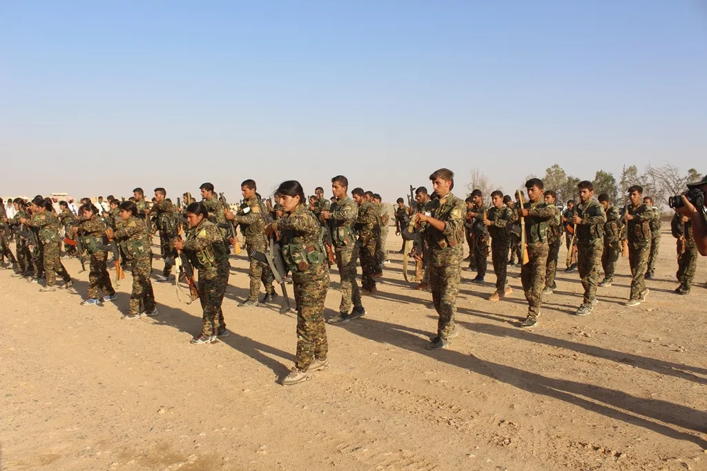 Şêniyên Tebqayê cenazeyê şehîd Çekdar spartin axê